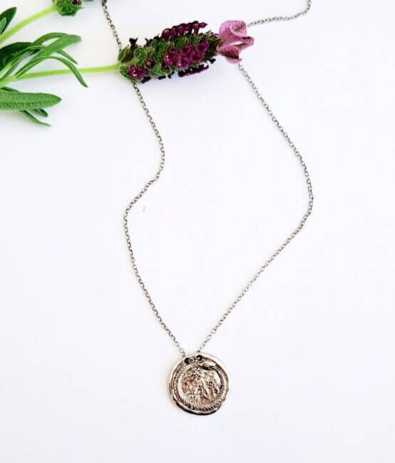 Ashmenio-kolie-flouri-anaglyfo