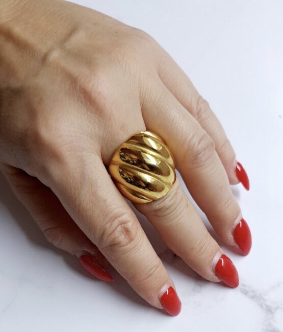 Daxtylidi-Atsalino-megalo-me-ravdoti-epifaneia