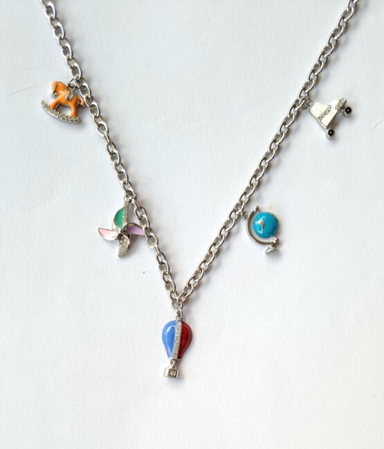 Kolie-carousel-me-charms-atsalino